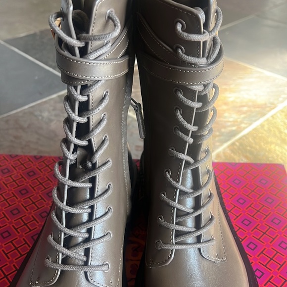 Tory Burch T Hardware Olive Leather Combat Boots - size 10.5 - Picture 4 of 8
